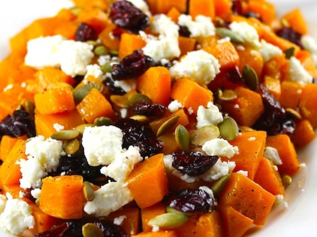 Insalata autunnale di zuccca con caprino e cranberries