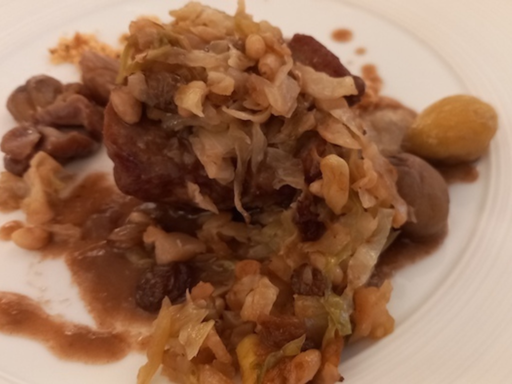 Filetto di Fassone, cavolo stufato e castagne 