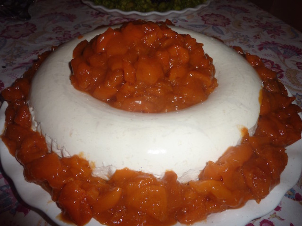 Budino di yogurt greco e albicocche