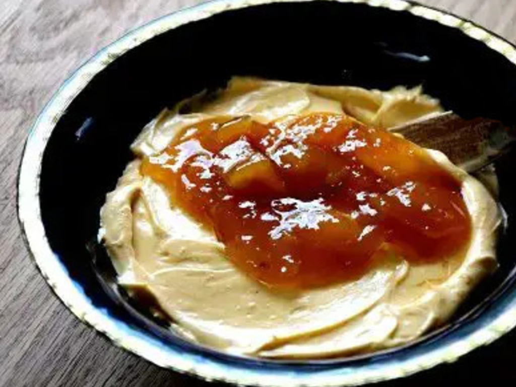 Mousse di formaggio al curry e mango chutney