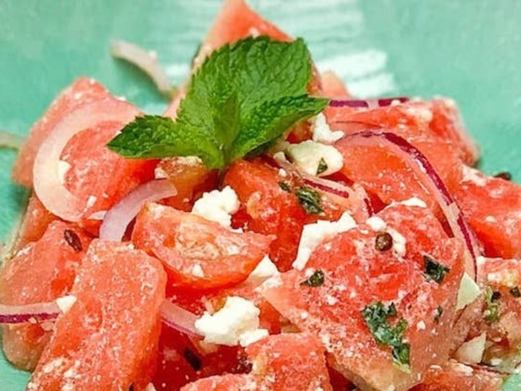Insalata di anguria, pomodoro, feta e menta