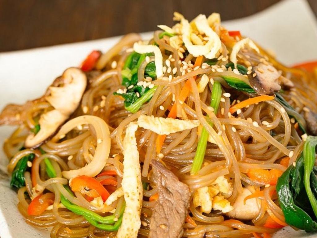 Vermicelli di patate dolci saltati con carni e verdure - Japchae