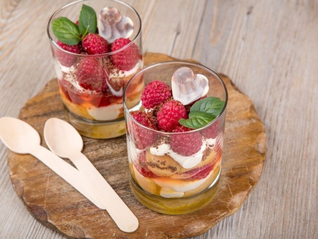 Crema al mascarpone con lamponi e meringhe "Auguri Italia!"
