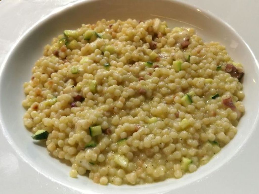 Fregola con zucchine e noci