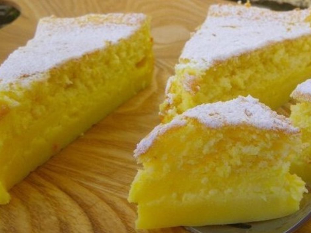 Torta magica al limone e curcuma