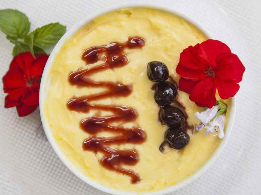Crema della nonna con visciole