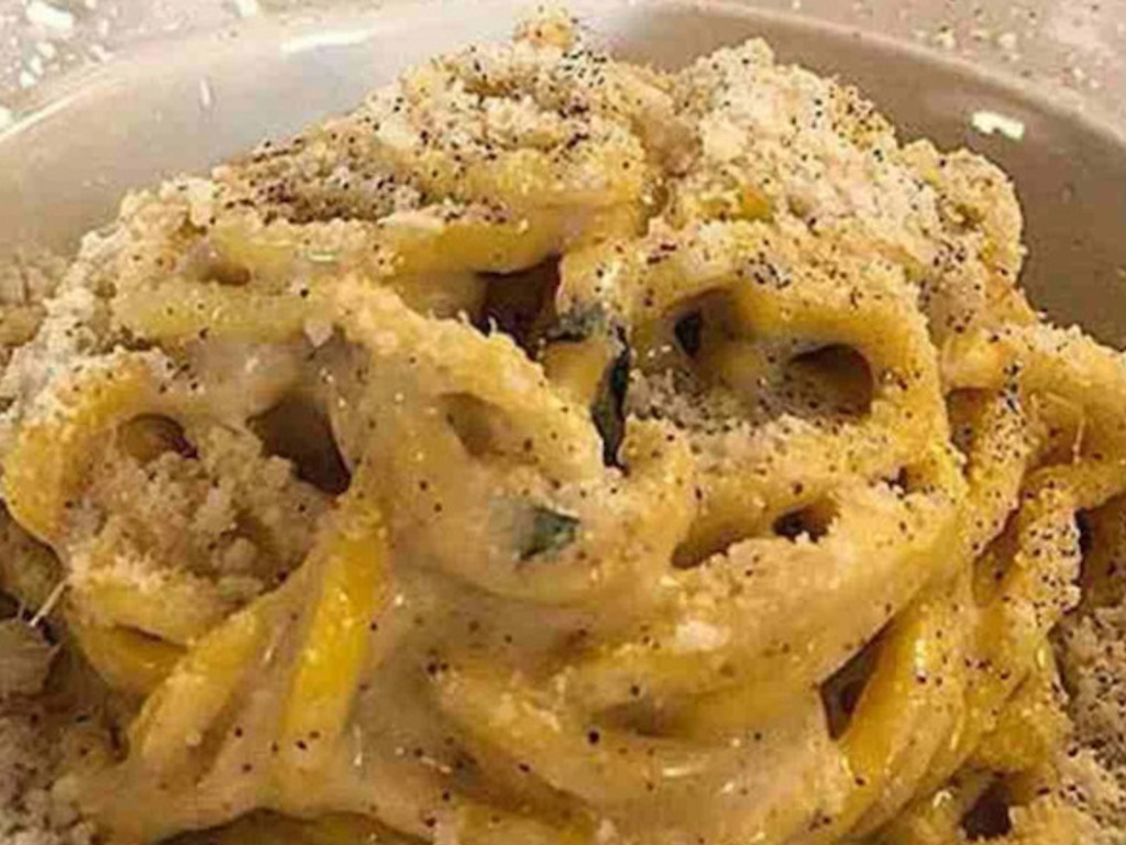 Tonnarelli  cacio e pepe di Sora Lella