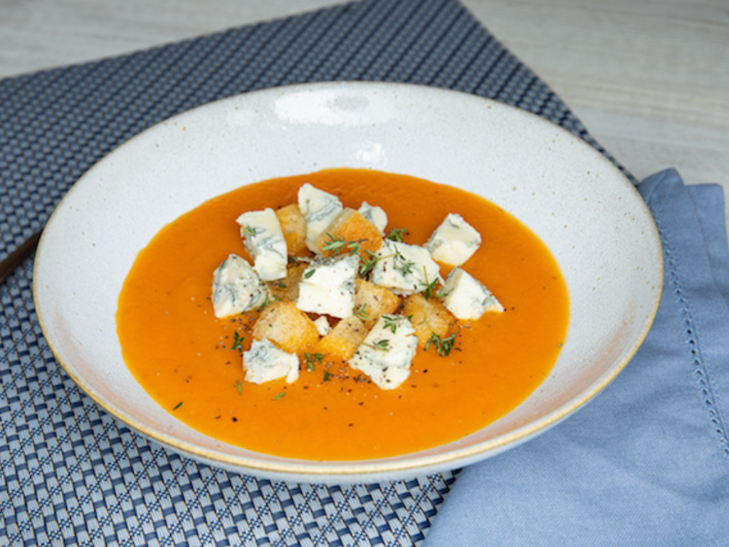 Vellutata  di carote e patate con Gorgonzola Dop Piccante e  crostini