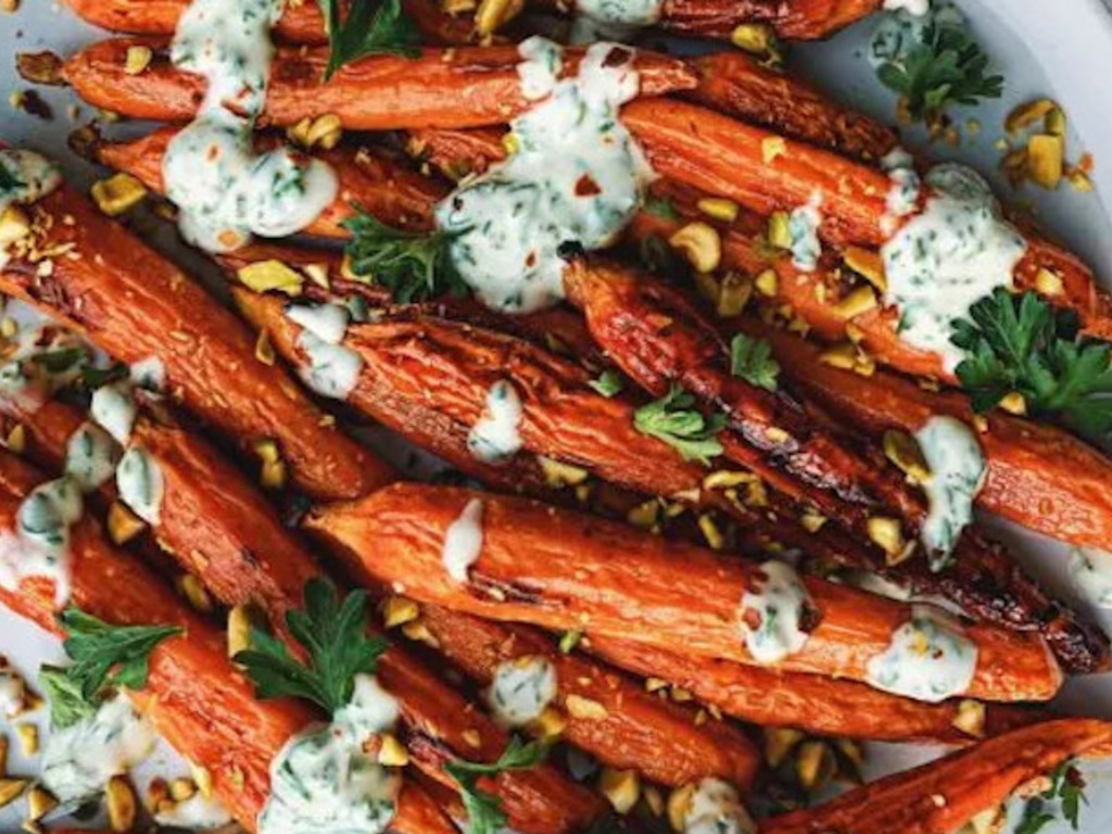 Carote caramellate al miele con yogurt e pistacchi