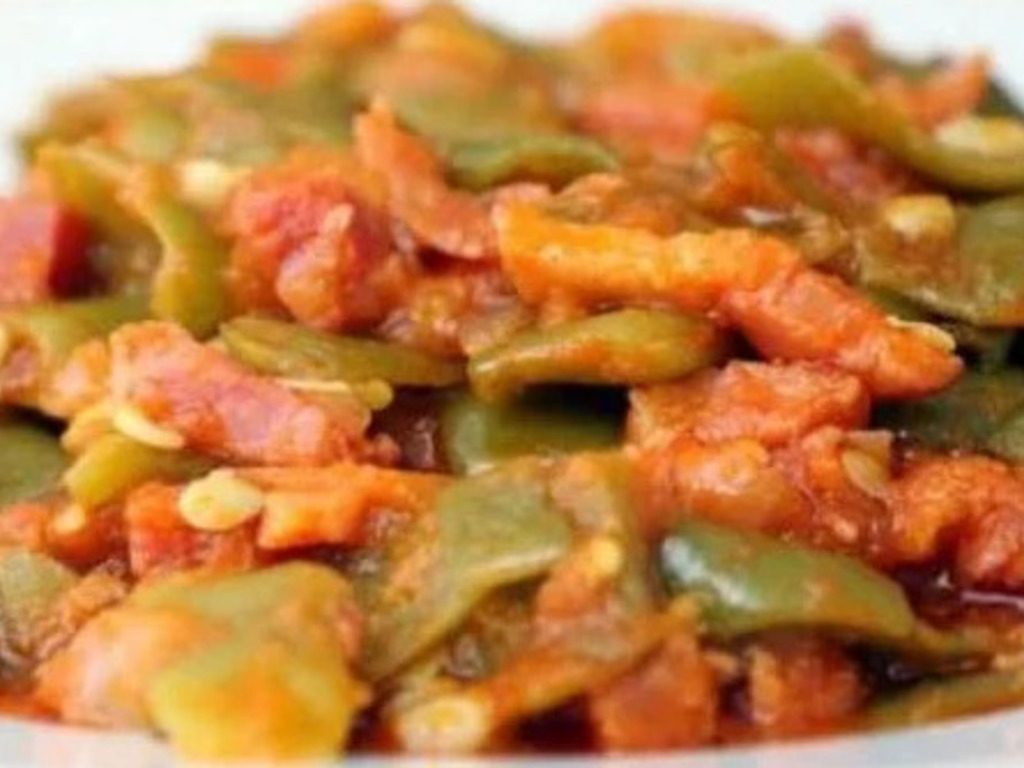 Spadellata di baccelli di fave