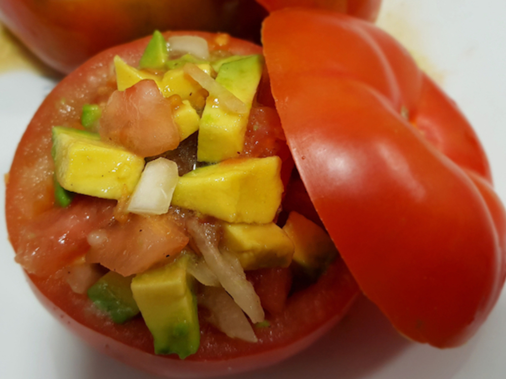Pomodori ripieni con avocado