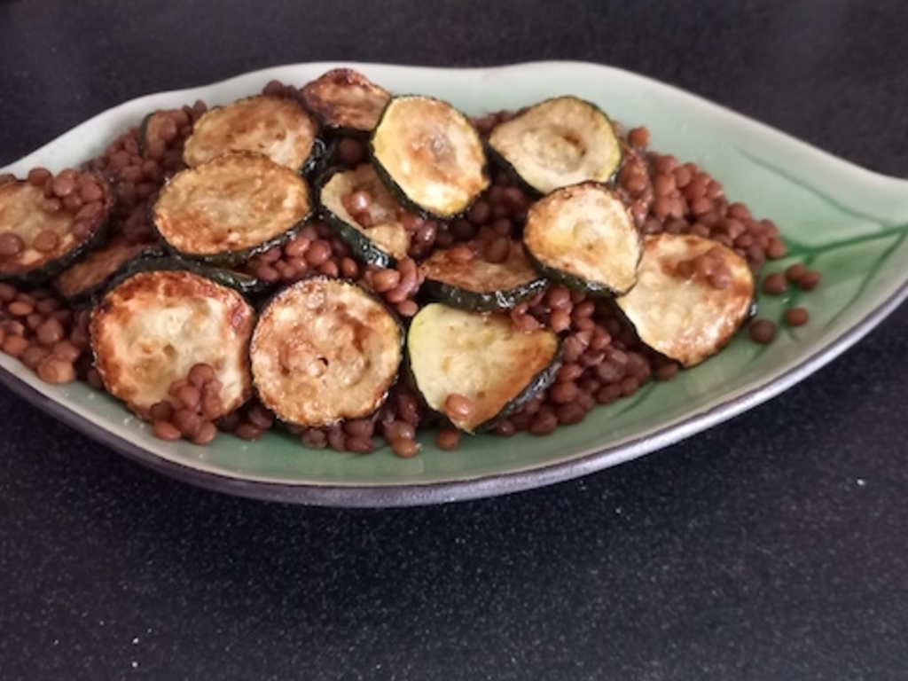 Sauté di lenticchie e zucchine