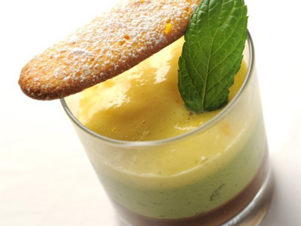 Mousse di pistacchio di Bronte e cioccolato con zabaione al Marsala e savoiardo