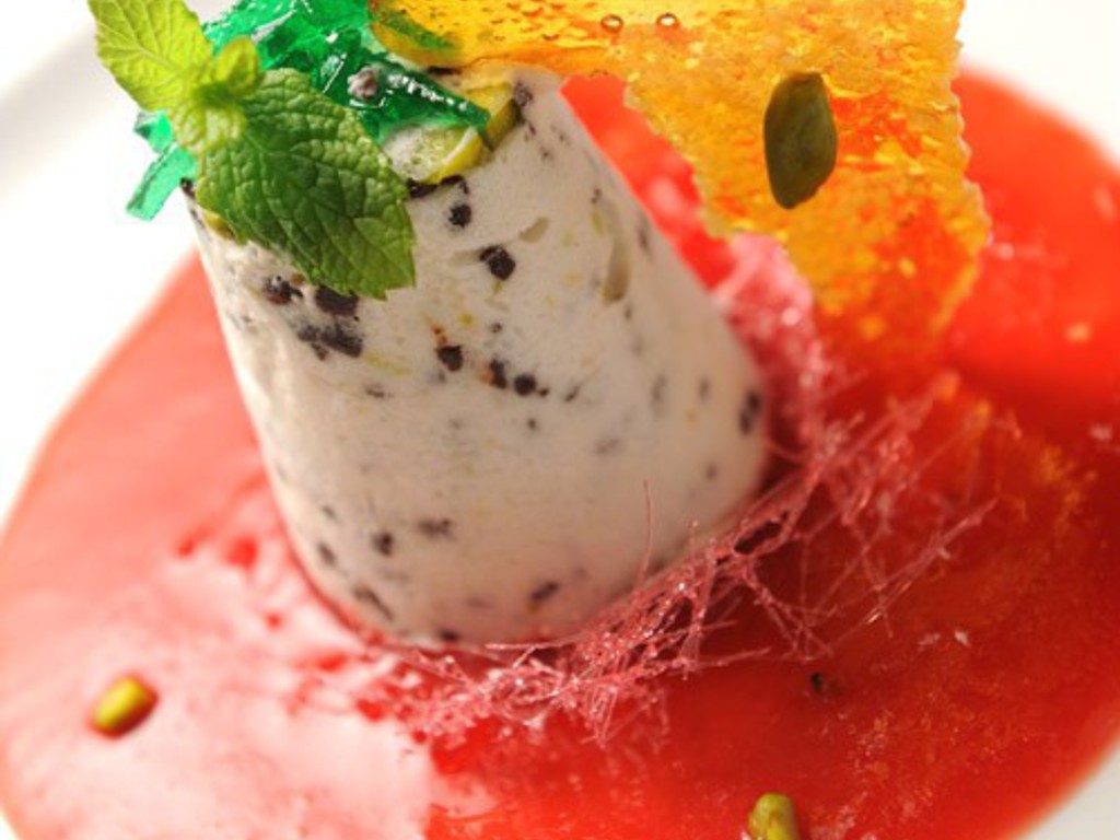 Semifreddo Di Ricotta Siciliana, Pistacchi Di Bronte e Cioccolato Di Modica, Purea Di Fichi D'india e Cialda Croccante Di CousCous