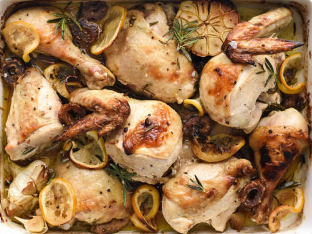 Fusi di pollo arrosto con limone e datteri