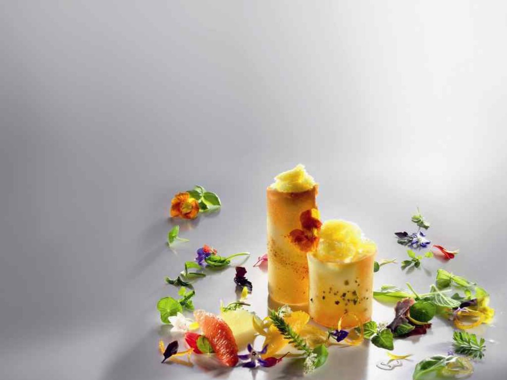 Spuma di limoni del Garda, insalata di agrumi, erbe e fiori di campo. Granita all'arancia