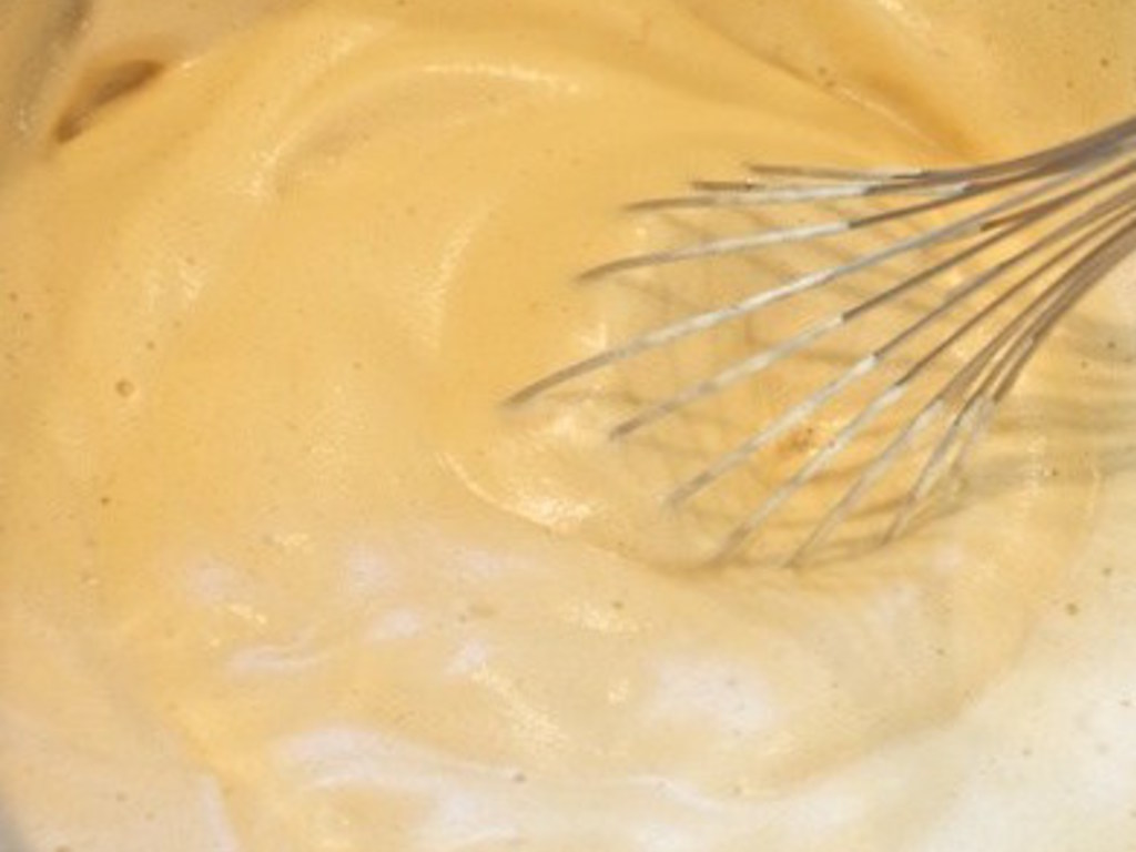 Zabaione ghiacciato con fonduta di cioccolato caldo