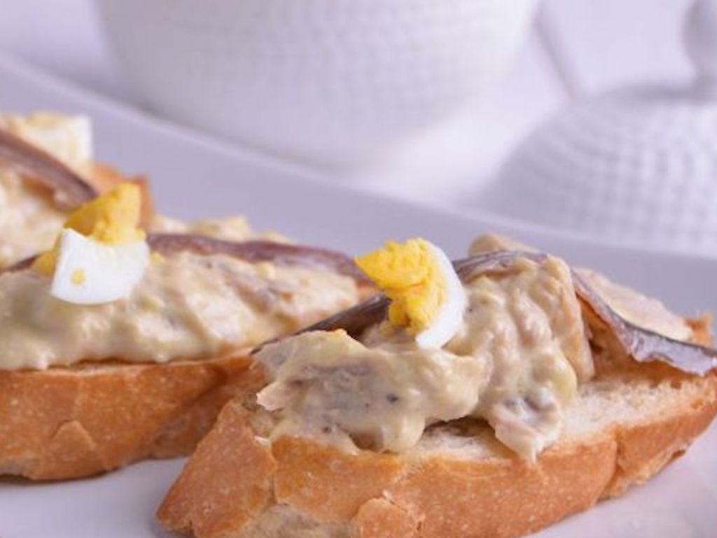 Tartine di tonno e maionese -Pintxos de atùn