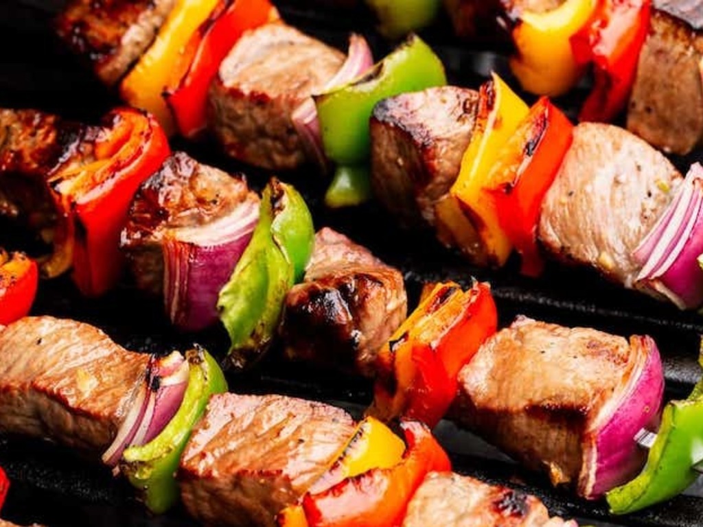 Spiedini di vitello con peperoni e cipolla