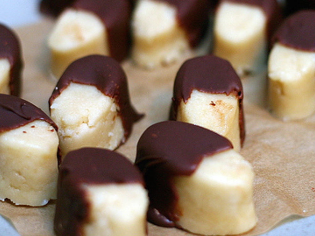Mandorle ricoperte di marzapane e di cioccolato